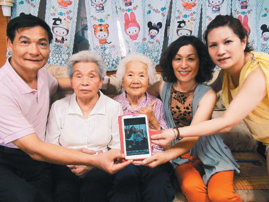 社交网站一张照片台湾八旬姐妹失联重逢(图)