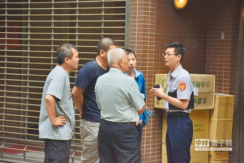 ֶŮ���ùü���һ����̼�ж�˫��