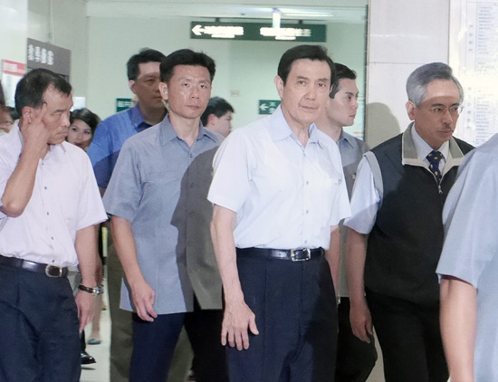 马英九探视空难受伤者感谢救援将强化飞行安全