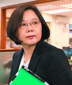 蓝绿营出动“辅选王牌”蔡英文拉弓三箭蓄势待发