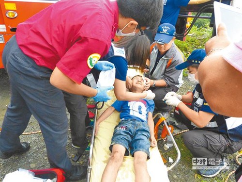 ���ȿո��˾ȴ�½����˫˫׹�䰢��ɽ��ȣ�ͼ��