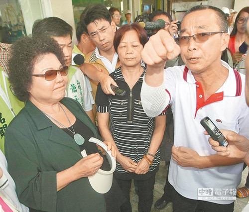 陈菊视察气爆灾区遭拦路民众质问“灾民命贱?”