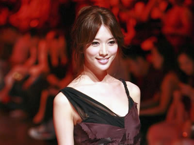 ��̨��Ҫ��־�ᴩ��¶������ܱ�Ͱ��ս����