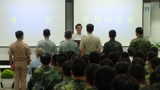 ��Ӣ��ο�ʸ�����������̨���϶����ֱ���