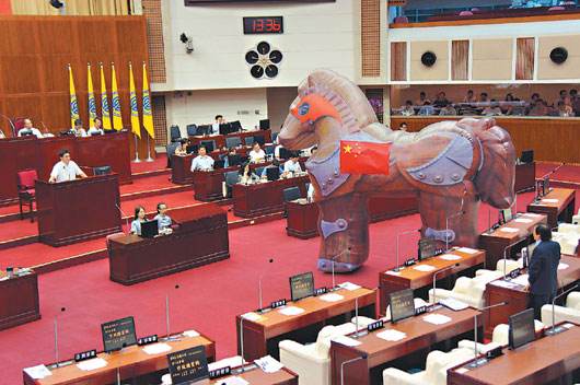 民进党议员呛连胜文声称过度“倾中”变木马屠城