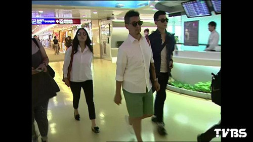 柯震东出狱倒计时父母搭机赴京接儿子(图)