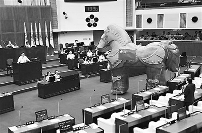 ̨���ۼ�̸�������Ⱦ��½��в��ľ��������Ц��