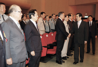 ��Ӣ���廳Զ����Ӣ�飺Ʈ��70������ؼ�