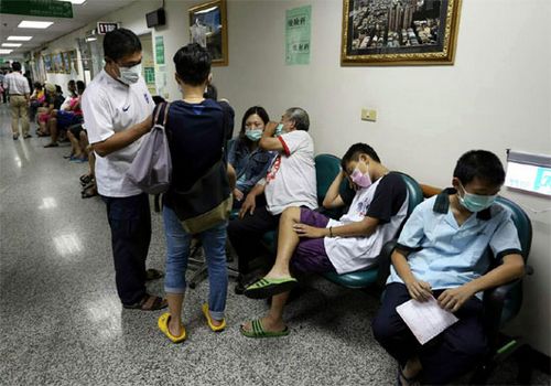 ���۸ۻ�ѧ��������֬Һʱ��й221����ҽ��ͼ��