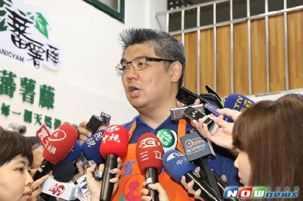 郝龙斌被议员丢假钞连胜文阵营问柯文哲怎么看