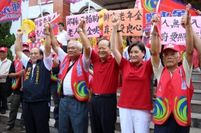 前新竹县长郑永金无党籍登记参选批邱镜淳无能