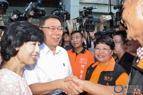 不按路线走柯文哲今日登记与亲民党握手寒暄
