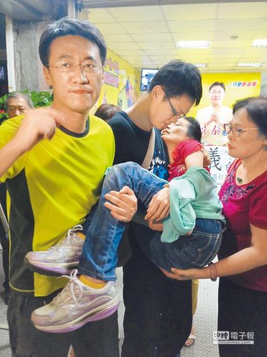 黄景泰被羁押妻子声泪俱下誓言将“代夫征战”