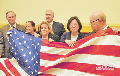 �������������̨������Ю��Ӣ�Ĳ��Ҹ���̸����