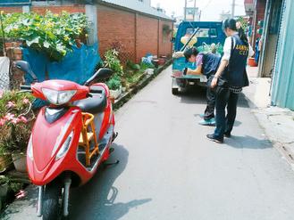 δ��2����Ӥ��Ħ�г��ϻ��䱻С����շ��