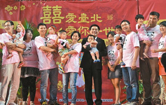 台北920联合婚礼:77岁新娘67岁新郎受瞩目(图)