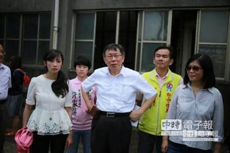 柯文哲极力隐藏“深绿扁系”背景被批没担当的骗子