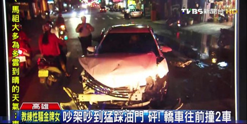 女子因吵架气昏猛踩油门撞两车老公心疼想顶罪