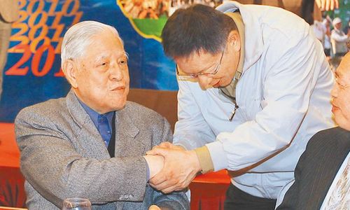 “墨绿”柯文哲骗选票硬充中立郁慕明打假揭骗