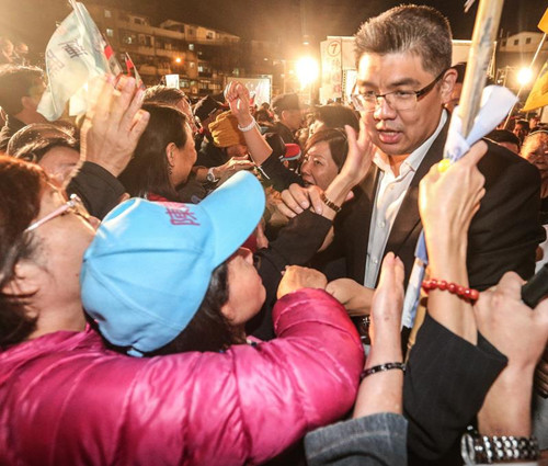 马英九支持连战儿子竞选与连同台呼“连爷爷”