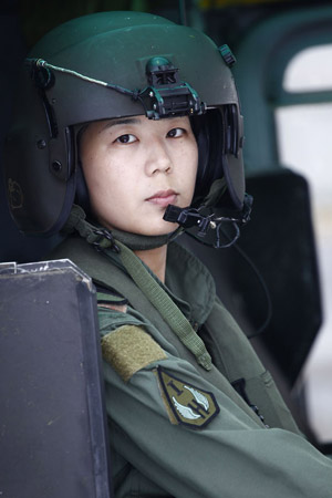 台陆军拍摄2015年募兵月历3名女官兵亮相(图)