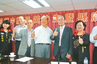 王金平以闽南语拜票驳胡志强“做太久”说法