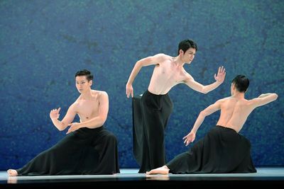 台湾选举前夕云门舞集“松烟”沉淀城市喧嚣(图)