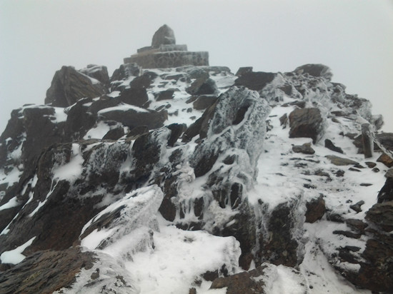 冷气团南下台湾第一高峰玉山下雪(图)