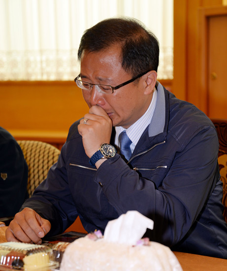 吴伯雄之子竞选市长失败谈及父亲落泪(图)
