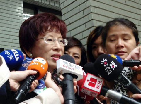 洪秀柱被传为国民党高层所盼主席人选以求饶回应