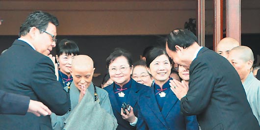 两岸企业家峰会陈德铭盼1+1大于2马云赴台开讲
