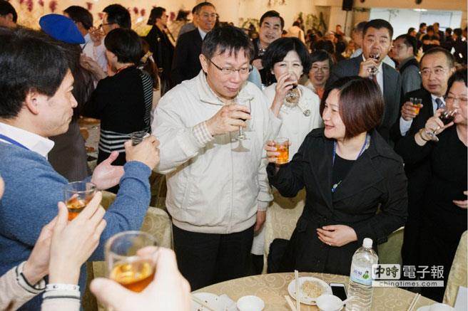 柯文哲自比脱毛狗出席餐会仅致词35秒(图)