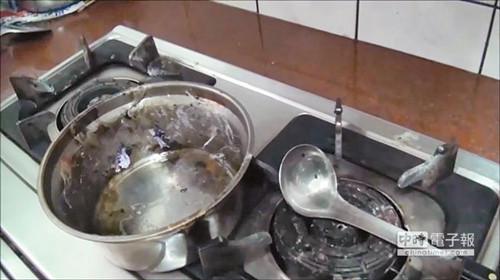 毒贩遭警察包围100颗毒球当汤圆煮灭证(图)