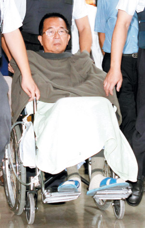 陈水扁保外就医案台湾法务部门:慎重处理不能赶