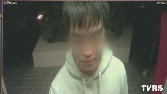 诈骗团伙三人轮番上阵霸占ATM一整天取光所有钱