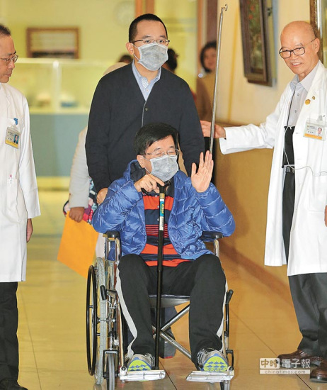 陈水扁保外就医赴医检查呛咳严重眼神显呆滞(图)