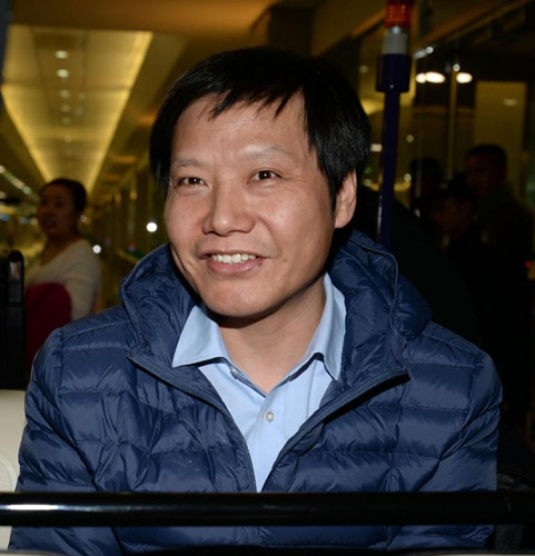 小米科技董事长雷军低调抵台微笑说谢谢(图)