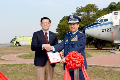 ̨��չ���쵼��ר�������л����׽����վ�һ�š�