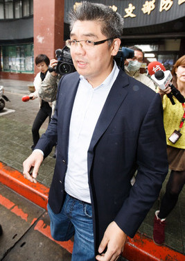 连胜文为马英九献金案作证讯后离去不受访(图)