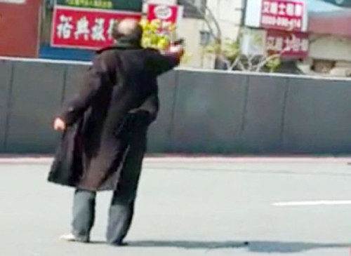 台中机场警匪枪战10岁女童亲眼目睹爸爸遭击毙