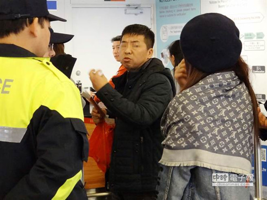 台媒:大陆女游客被插队骂人台湾机场遭挥拳(图)