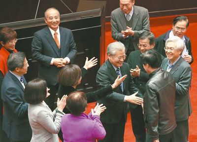 台湾军公教年终慰问金放宽门坎支出多9亿台币(图)