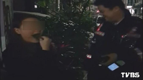 Ů�ӾƼݱ�����ͻ��·��Ұ�ݳƷ��Ʋ⡰���С���ͼ��