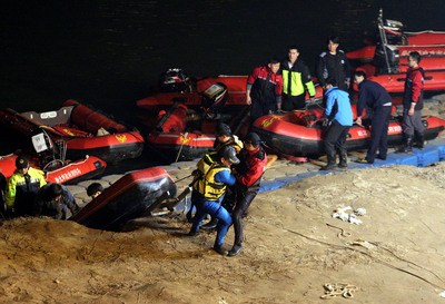 复兴航空客机坠河:台当局9天投入8500人搜救