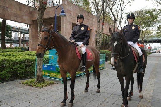 �±��ﾯ�ӡ����޵���һ��˧������Ѳ�ߣ�ͼ��