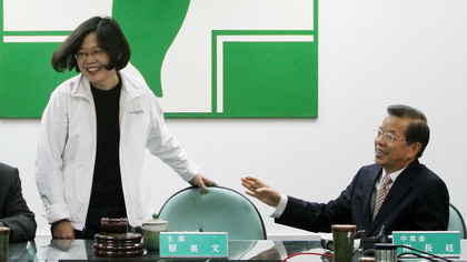 台报:“立委”选举大绿小绿抢破头