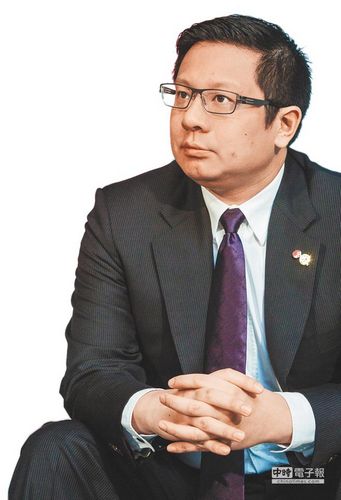 台复兴航空董事长疑违规超车肇事逃逸被函送法办
