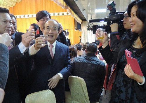 ���������Բ�ѡ̨������쵼������ƽ��֧��