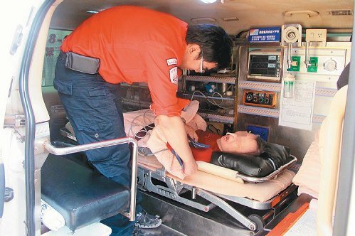 50ͨ��ȵ绰�����ض�����Ů�䡰�������˹�