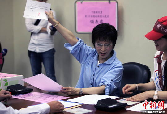 洪秀柱将抢头香领表国民党:不至于只有1人领表